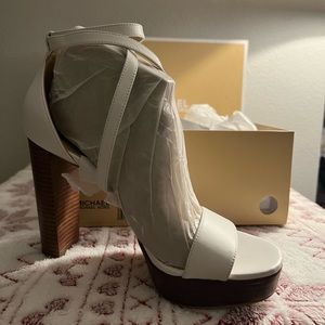 NWT Michael Kors Charlize leather platform size 8.5